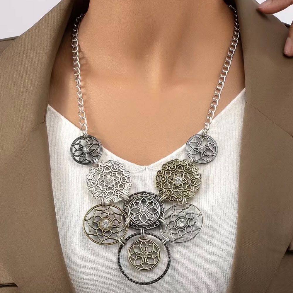 NWT Boho vintage style chunky necklace.